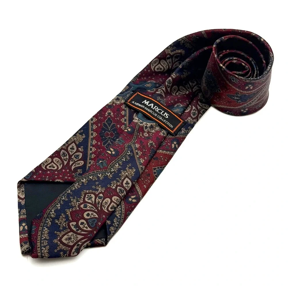 Marcus Neiman Marcus‎ Silk Tie Mens Burgundy Navy Paisley Handmade USA 3.625in